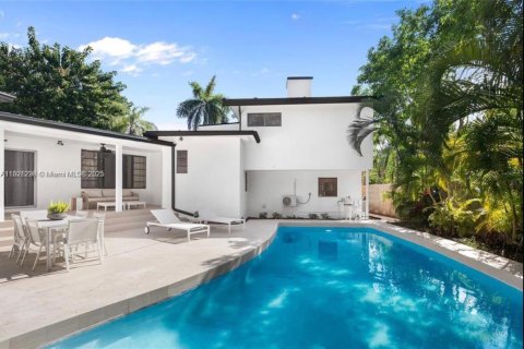 House in Miami Beach, Florida 5 bedrooms, 274.53 sq.m. № 1888759 - photo 23