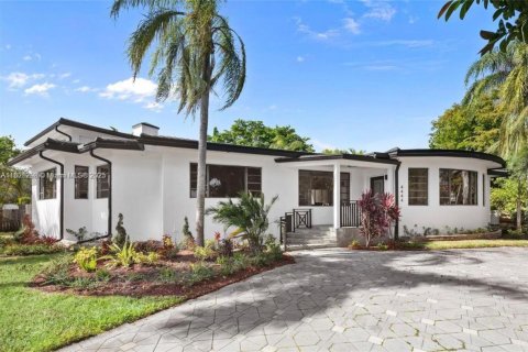 House in Miami Beach, Florida 5 bedrooms, 274.53 sq.m. № 1888759 - photo 25