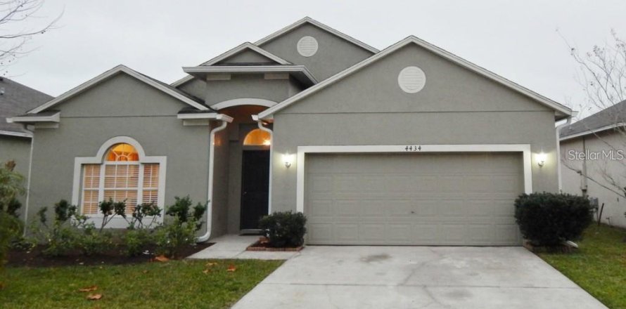 House in Orlando, Florida 4 bedrooms, 136.57 sq.m. № 2209905