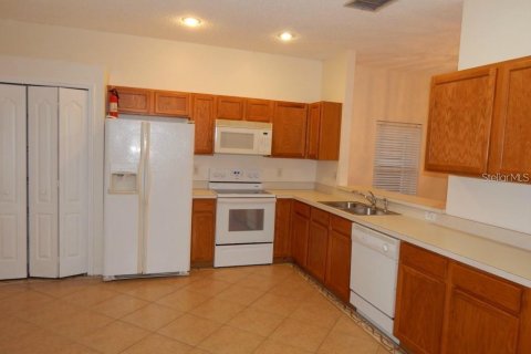 House in Orlando, Florida 4 bedrooms, 136.57 sq.m. № 2209905 - photo 2