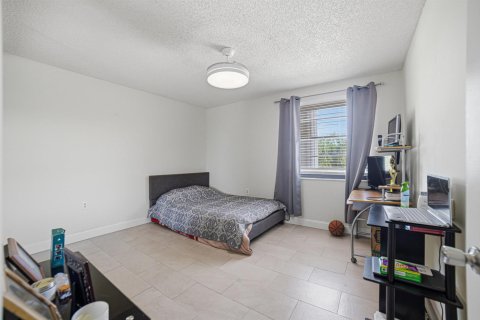 Condo in West Palm Beach, Florida, 2 bedrooms  № 2176093 - photo 21