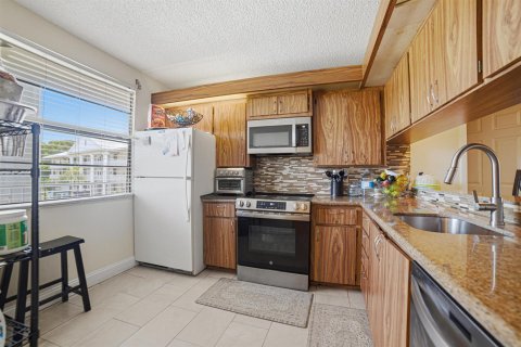 Condo in West Palm Beach, Florida, 2 bedrooms  № 2176093 - photo 2
