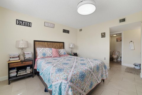 Condo in West Palm Beach, Florida, 2 bedrooms  № 2176093 - photo 14