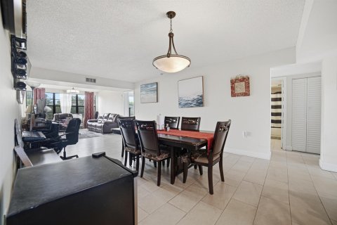 Condo in West Palm Beach, Florida, 2 bedrooms  № 2176093 - photo 9