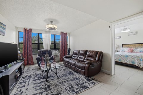 Condo in West Palm Beach, Florida, 2 bedrooms  № 2176093 - photo 11