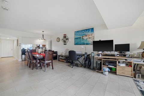 Condo in West Palm Beach, Florida, 2 bedrooms  № 2176093 - photo 12