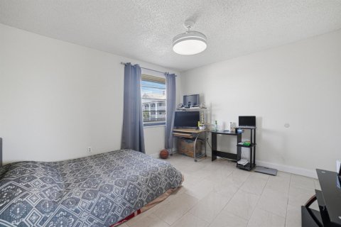 Condo in West Palm Beach, Florida, 2 bedrooms  № 2176093 - photo 19