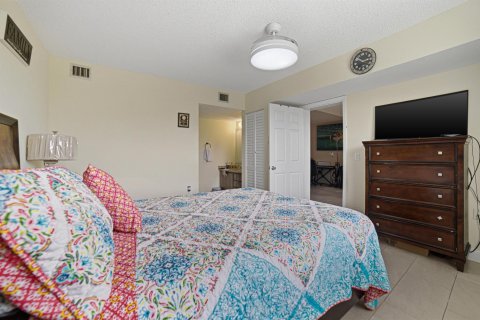 Condo in West Palm Beach, Florida, 2 bedrooms  № 2176093 - photo 17