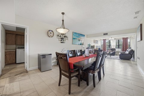 Condo in West Palm Beach, Florida, 2 bedrooms  № 2176093 - photo 7
