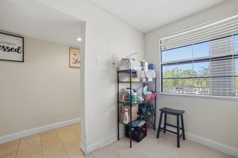 Condo in West Palm Beach, Florida, 2 bedrooms  № 2176093 - photo 3