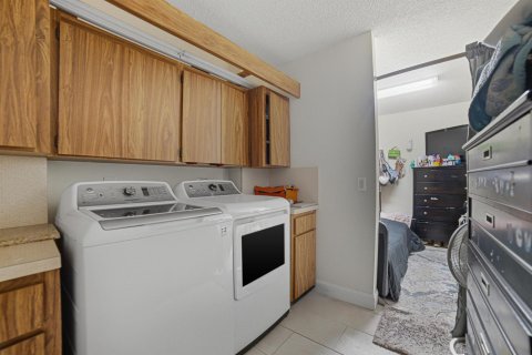 Condo in West Palm Beach, Florida, 2 bedrooms  № 2176093 - photo 5