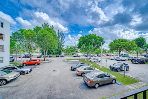 Copropriété à vendre à Miami, Floride: 2 chambres, 83.33 m2 № 1979685 - photo 25