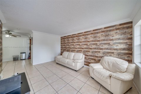 Copropriété à vendre à Miami, Floride: 2 chambres, 83.33 m2 № 1979685 - photo 23