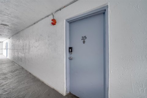 Copropriété à vendre à Miami, Floride: 2 chambres, 83.33 m2 № 1979685 - photo 11