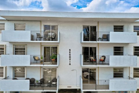 Copropriété à vendre à Miami, Floride: 2 chambres, 83.33 m2 № 1979685 - photo 1