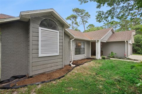 Villa ou maison à vendre à Deltona, Floride: 3 chambres, 152.55 m2 № 2358181 - photo 2