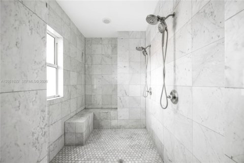 Villa ou maison à vendre à Pinecrest, Floride: 6 chambres, 514.68 m2 № 2186819 - photo 22
