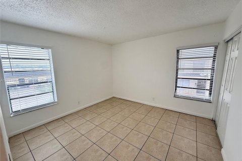 Touwnhouse à louer à Lauderhill, Floride: 2 chambres, 94.76 m2 № 2085277 - photo 7