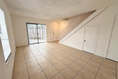 Touwnhouse à louer à Lauderhill, Floride: 2 chambres, 94.76 m2 № 2085277 - photo 4