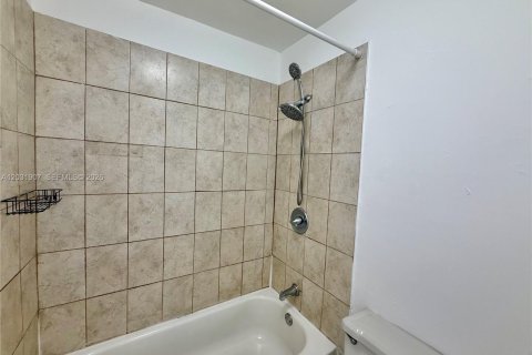 Touwnhouse à louer à Lauderhill, Floride: 2 chambres, 94.76 m2 № 2085277 - photo 11
