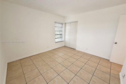 Touwnhouse à louer à Lauderhill, Floride: 2 chambres, 94.76 m2 № 2085277 - photo 9