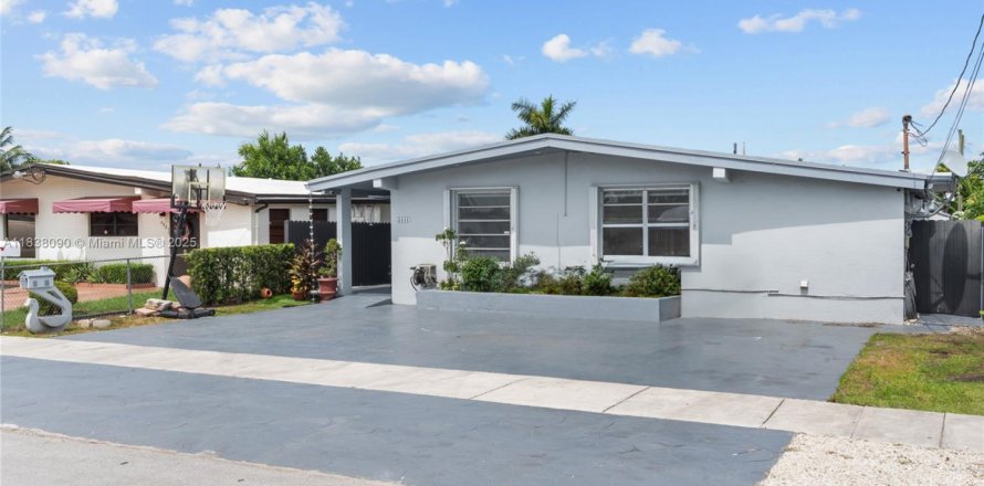 Casa en Miami, Florida 4 dormitorios, 178.09 m2 № 1825795
