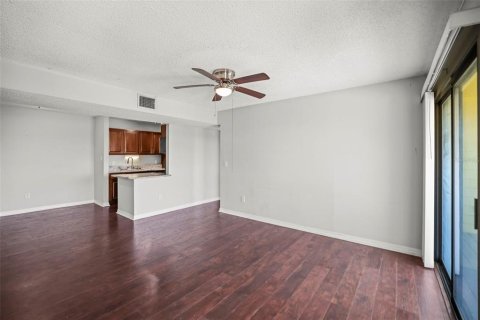 Condominio en venta en Palm Harbor, Florida, 2 dormitorios, 83.43 m2 № 2145389 - foto 5