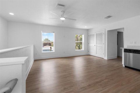 Apartamento en alquiler en Saint Petersburg, Florida, 2 dormitorios, 74.32 m2 № 2215304 - foto 4
