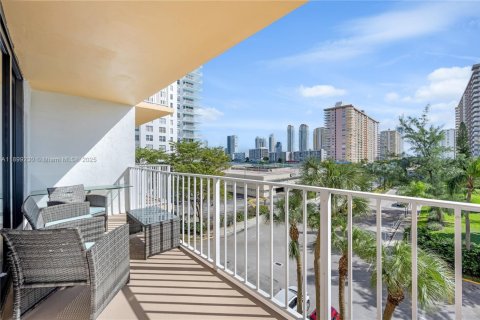 Condominio en alquiler en Sunny Isles Beach, Florida, 2 dormitorios, 115.2 m2 № 2053136 - foto 17