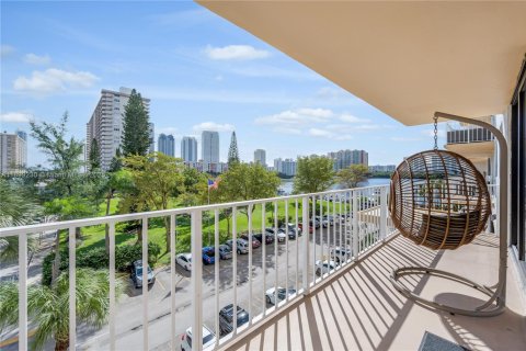 Condominio en alquiler en Sunny Isles Beach, Florida, 2 dormitorios, 115.2 m2 № 2053136 - foto 16