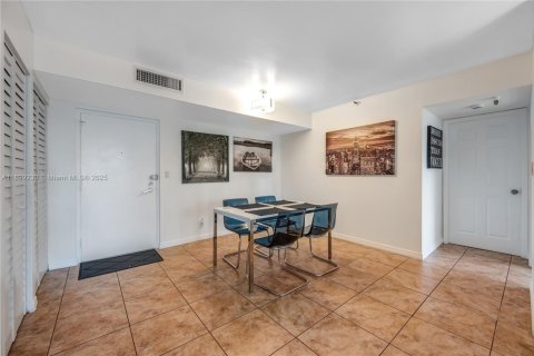 Condominio en alquiler en Sunny Isles Beach, Florida, 2 dormitorios, 115.2 m2 № 2053136 - foto 4