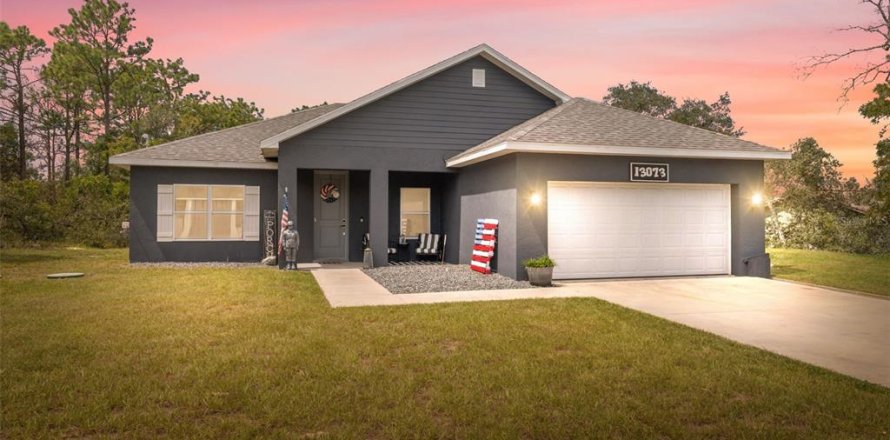 Villa ou maison à Weeki Wachee, Floride 4 chambres, 184.32 m2 № 2104407