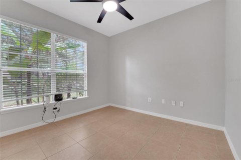 House in Sorrento, Florida 4 bedrooms, 189.71 sq.m. № 1820755 - photo 8