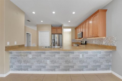 House in Sorrento, Florida 4 bedrooms, 189.71 sq.m. № 1820755 - photo 18
