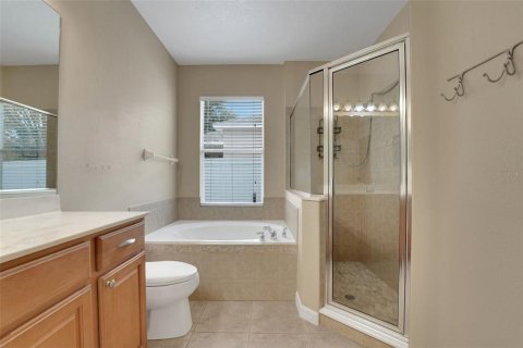 House in Sorrento, Florida 4 bedrooms, 189.71 sq.m. № 1820755 - photo 29