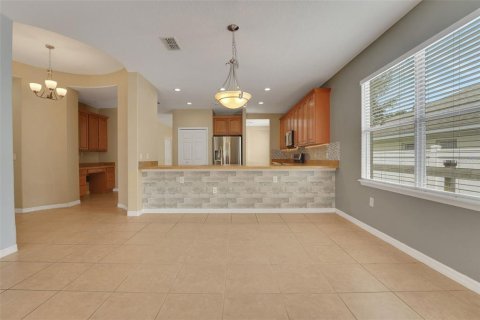House in Sorrento, Florida 4 bedrooms, 189.71 sq.m. № 1820755 - photo 19