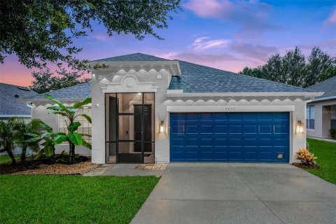 House in Sorrento, Florida 4 bedrooms, 189.71 sq.m. № 1820755 - photo 1