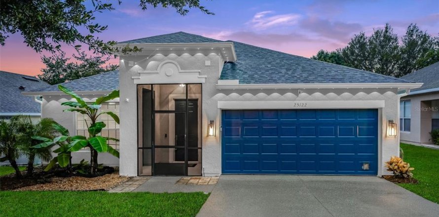 House in Sorrento, Florida 4 bedrooms, 189.71 sq.m. № 1820755
