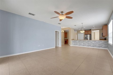 House in Sorrento, Florida 4 bedrooms, 189.71 sq.m. № 1820755 - photo 20