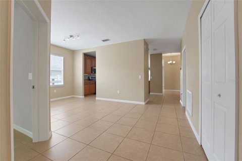 House in Sorrento, Florida 4 bedrooms, 189.71 sq.m. № 1820755 - photo 6