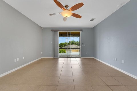 House in Sorrento, Florida 4 bedrooms, 189.71 sq.m. № 1820755 - photo 23