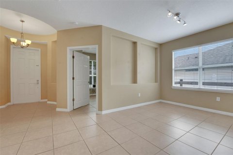 House in Sorrento, Florida 4 bedrooms, 189.71 sq.m. № 1820755 - photo 10