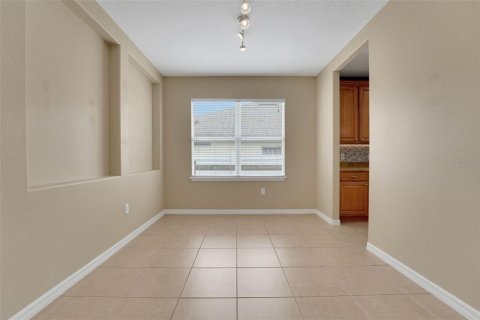 House in Sorrento, Florida 4 bedrooms, 189.71 sq.m. № 1820755 - photo 11