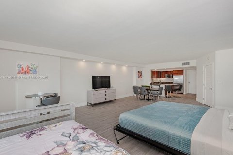 Купить кондоминиум в Майами-Бич, Флорида 70.61м2, № 1674417 - фото 12