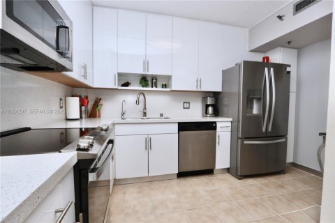Condo in Hollywood, Florida, 2 bedrooms № 2169013 - photo 12