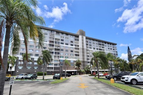 Condo in Hollywood, Florida, 2 bedrooms № 2169013 - photo 29