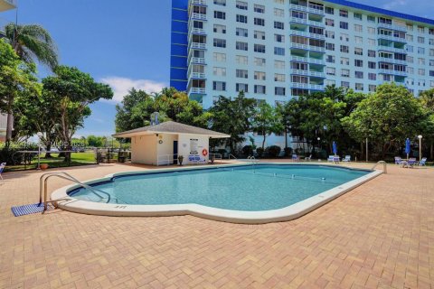 Condo in Hollywood, Florida, 2 bedrooms № 2169013 - photo 30