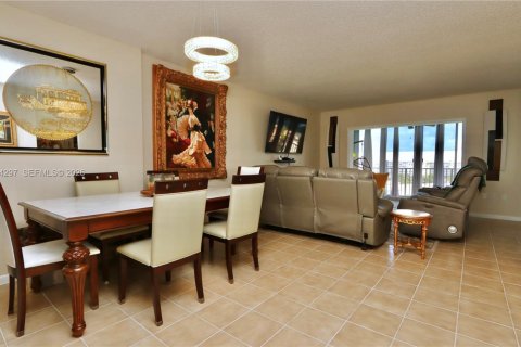 Condo in Hollywood, Florida, 2 bedrooms № 2169013 - photo 8