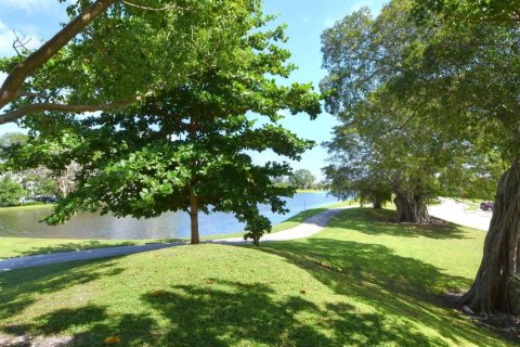 Condo in Hollywood, Florida, 2 bedrooms № 2169013 - photo 26