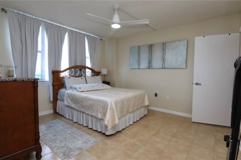 Condo in Hollywood, Florida, 2 bedrooms № 2169013 - photo 14